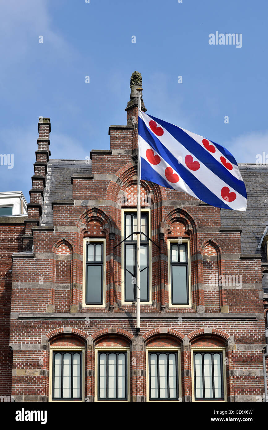 Frisian Flag à l'ancien bureau de poste à Leeuwarden, capitale de province Frise aux Pays-Bas. Banque D'Images