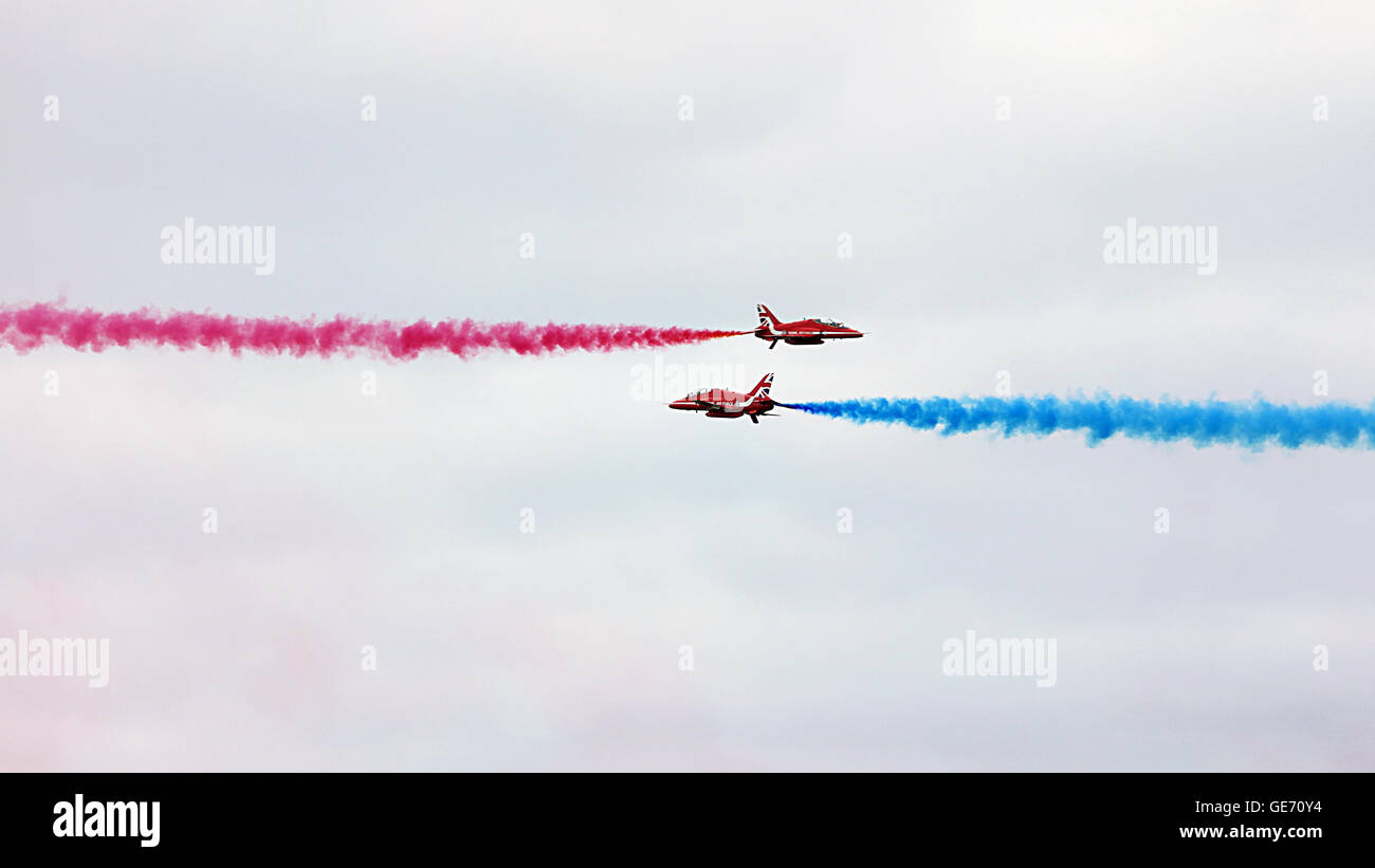 Des flèches rouges battant l'un vers l'autre. Meeting national de l'Écosse Banque D'Images