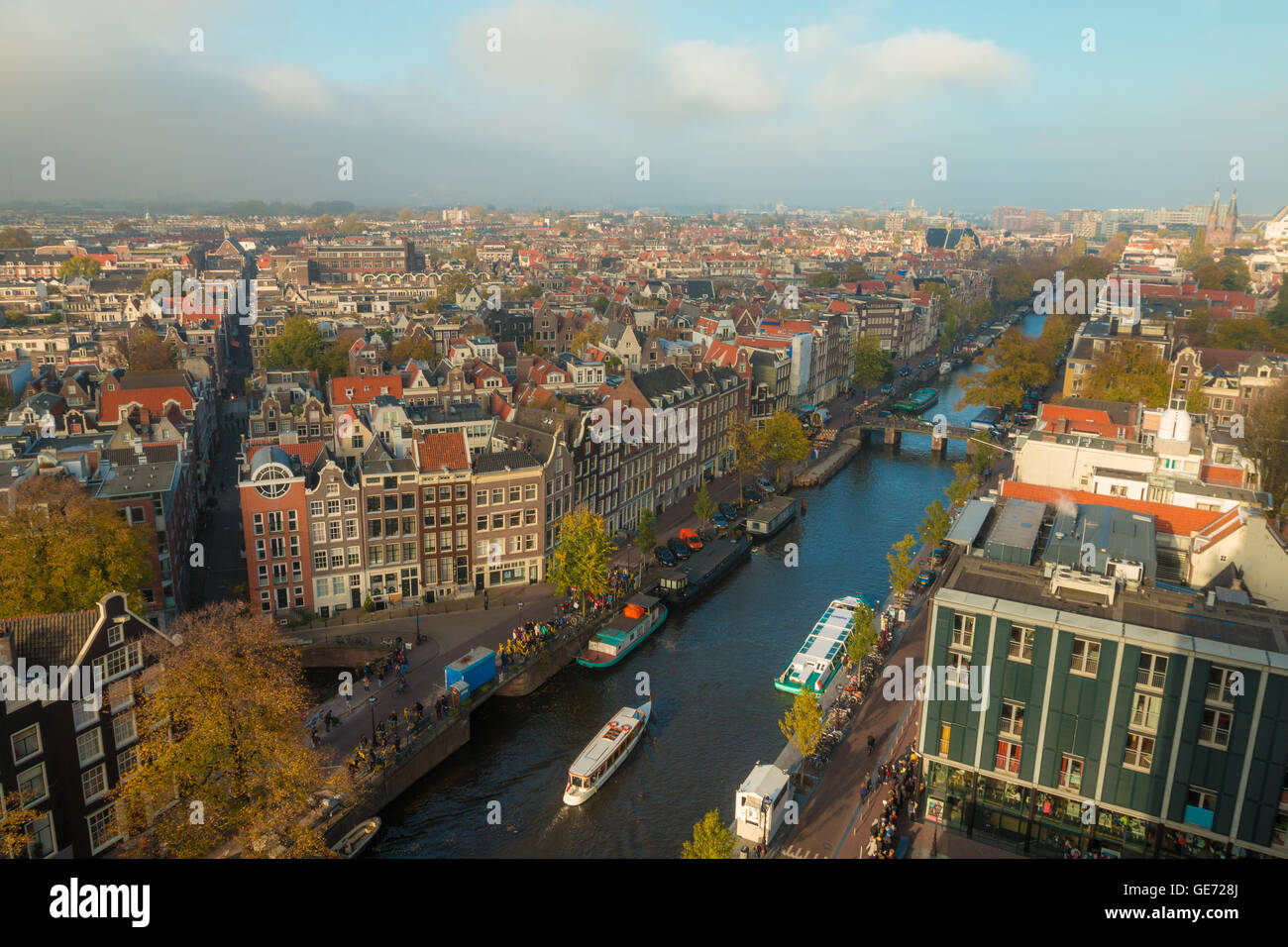 Canaux et vue sur Amsterdam Banque D'Images