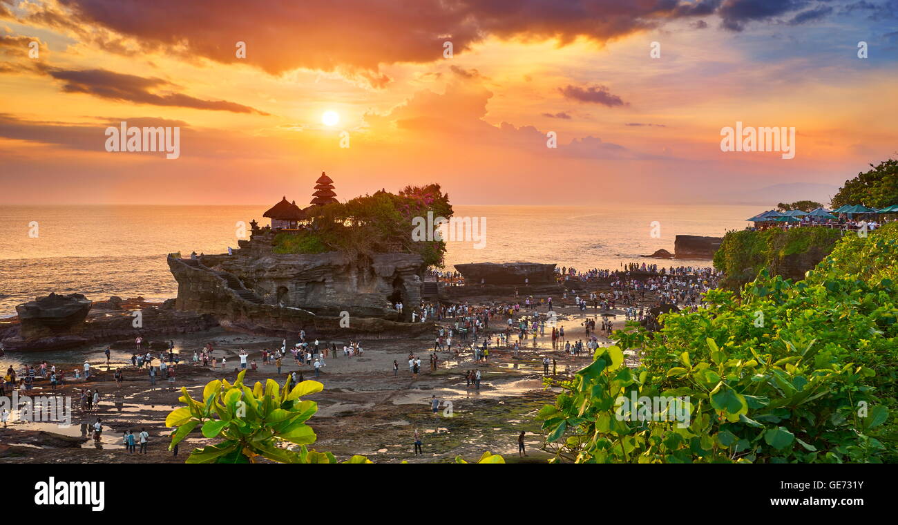 Temple de Tanah Lot au coucher du soleil, Bali, Indonésie Banque D'Images