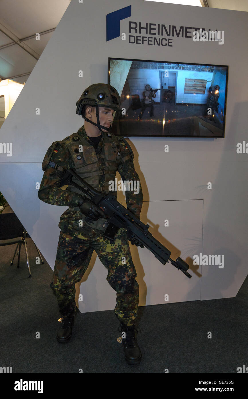 Le stand de Rheinmetall Defence. L'équipement moderne un soldat de l'armée  allemande (Bundeswehr Photo Stock - Alamy