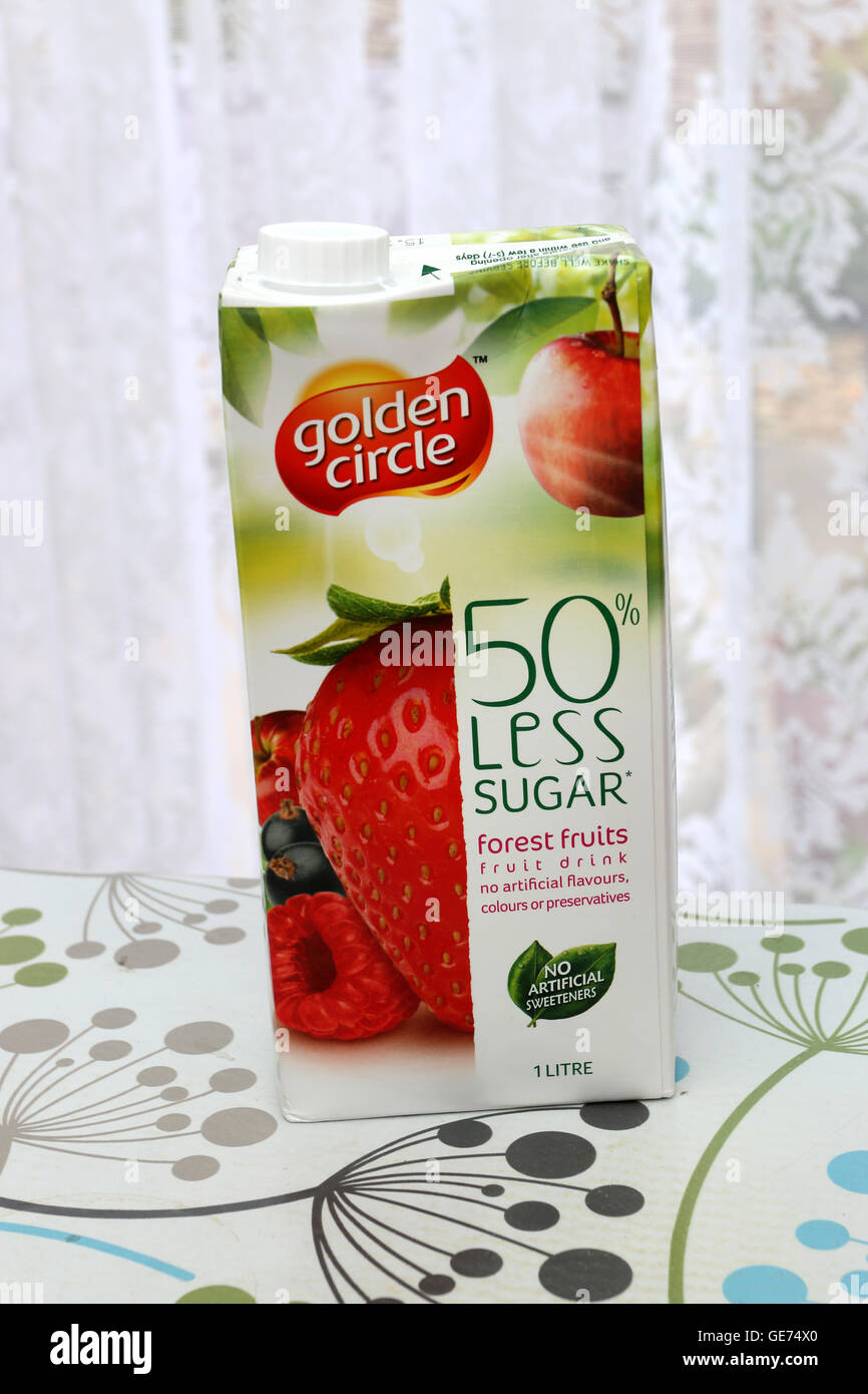 Cercle d'Or 50  % moins de sucre fruits des bois verre Banque D'Images