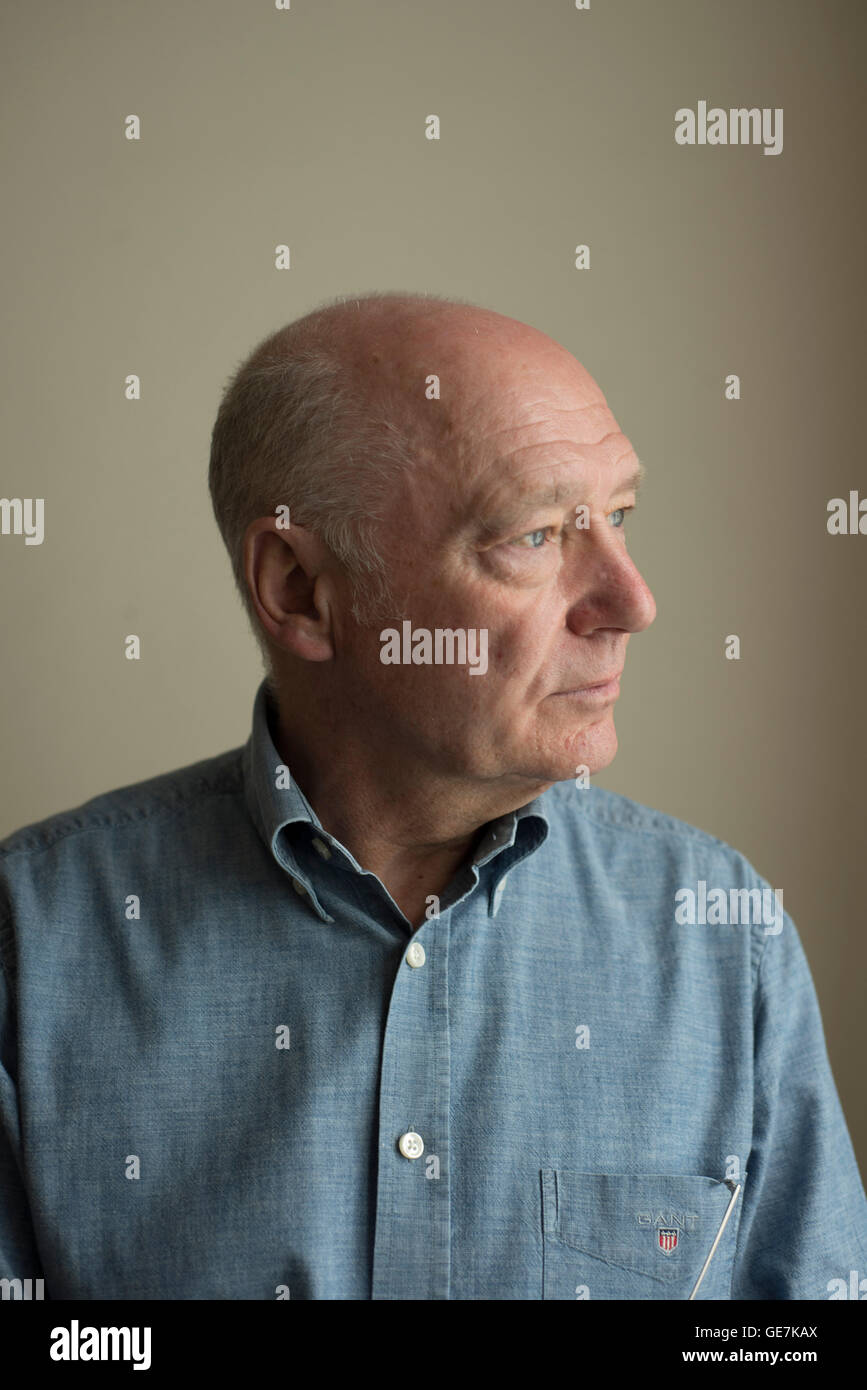 Portrait d'un photographe de presse argus brighton Tony arbre, un homme avec un visage amical et une passion pour la photographie Banque D'Images