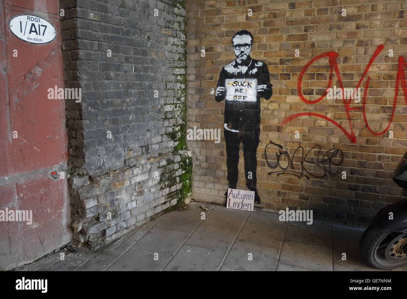 Graffiti de Damien Hirst à l'extérieur de sa galerie à vauxhall Banque D'Images