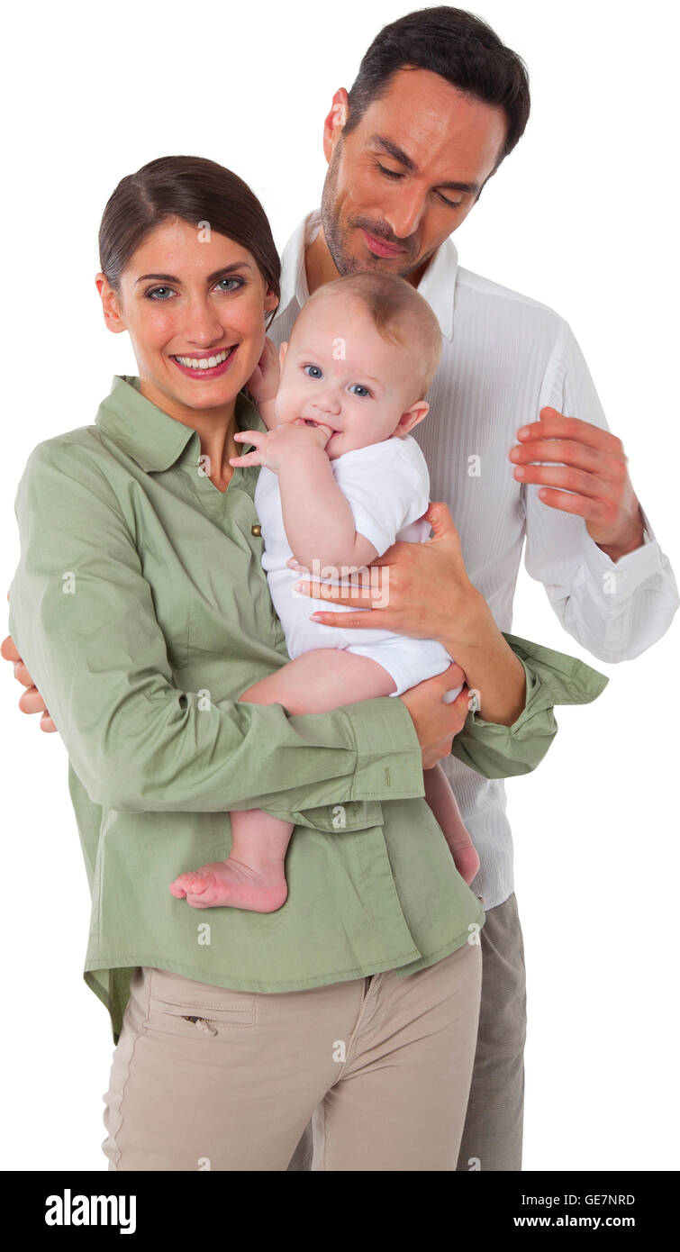 Portrait d'heureux père et mère avec bébé famille de trois personnes sont passer du temps de qualité ensemble, ils sont isolés dans les occasionnels Banque D'Images