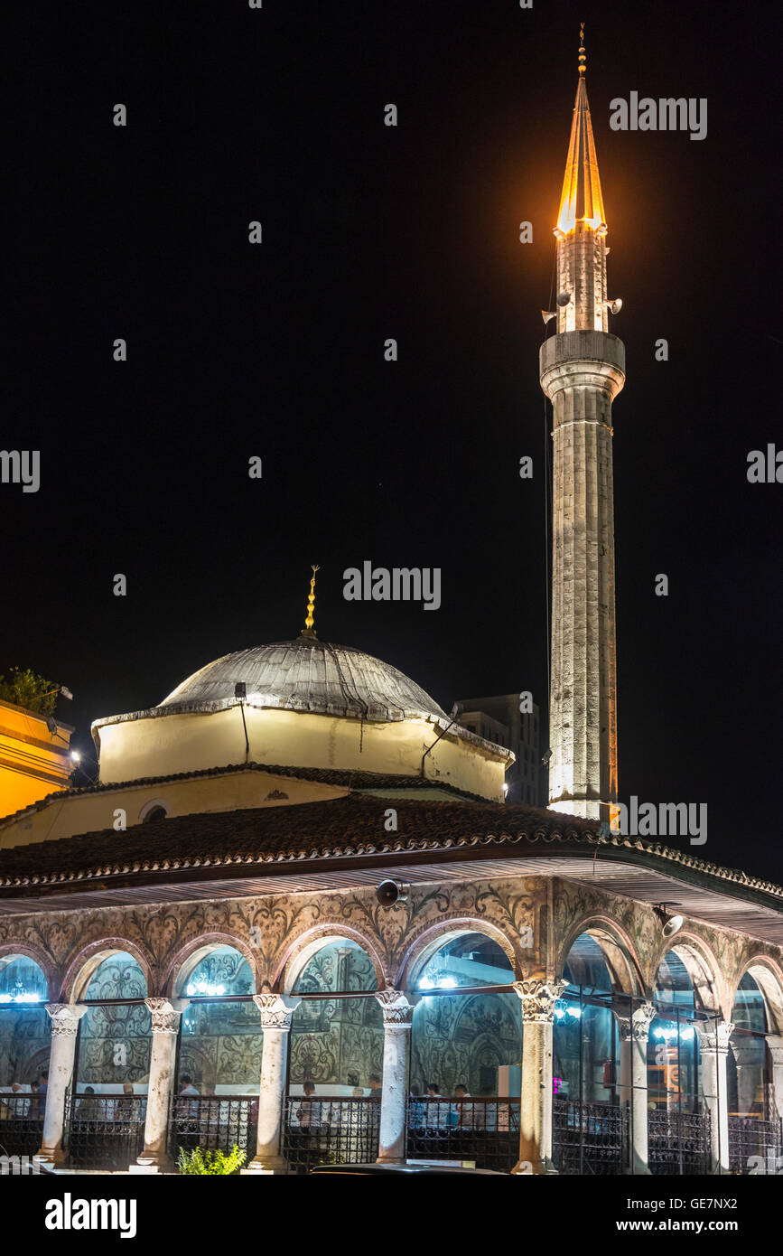 La mosquée Et'hem Bey en nocturne sur la place Skanderbeg, Tirana, Albanie, Banque D'Images