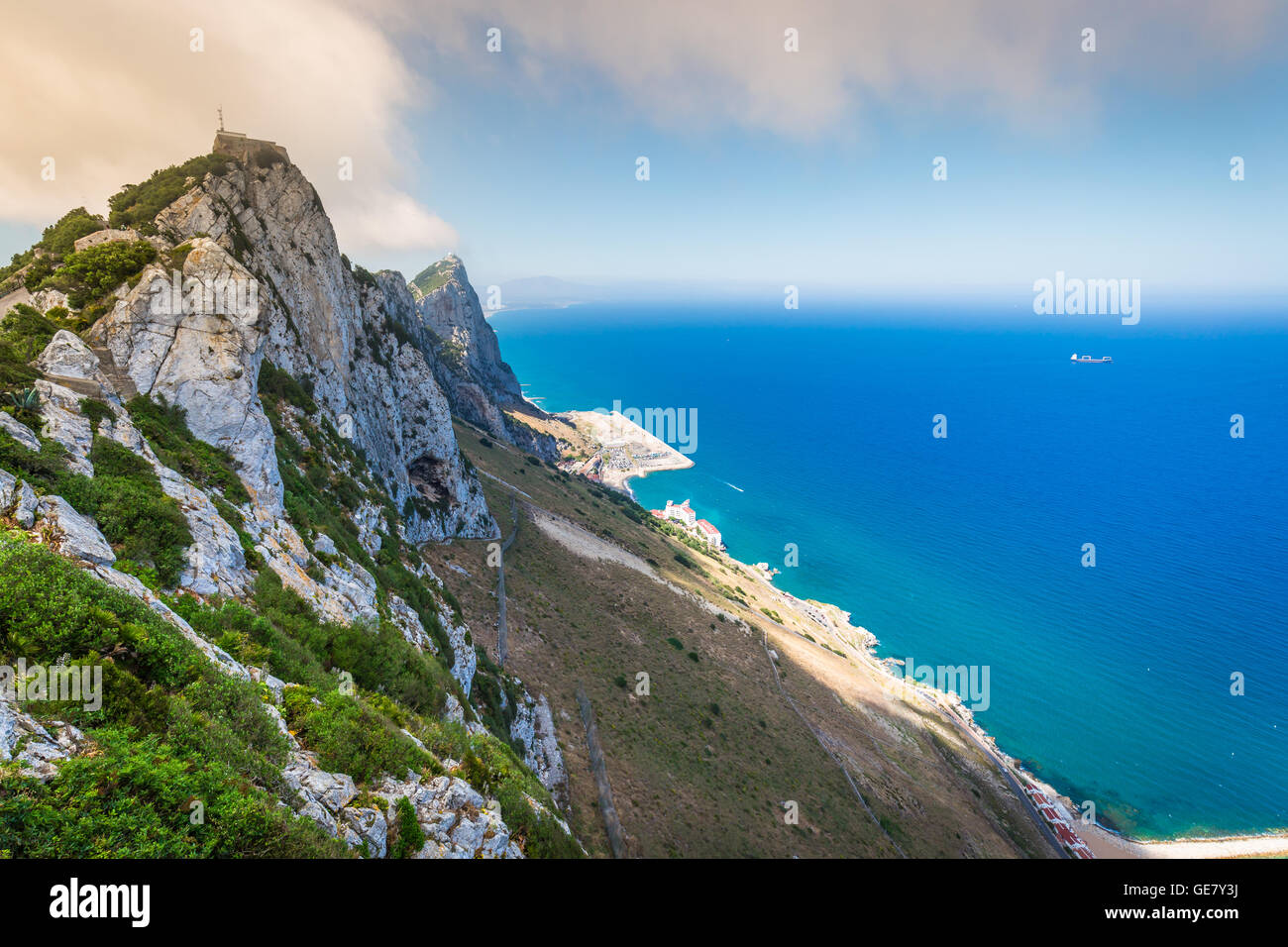 Vue sur le rocher de Gibraltar à partir de la partie supérieure du Rocher Banque D'Images