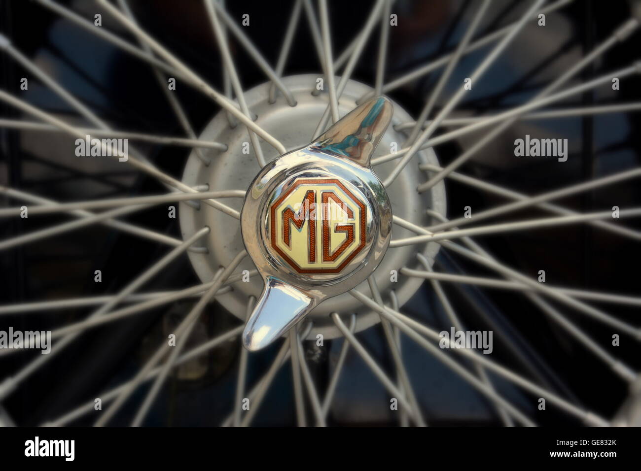 Rayons d'une roue de voiture MG vintage avec logo Banque D'Images