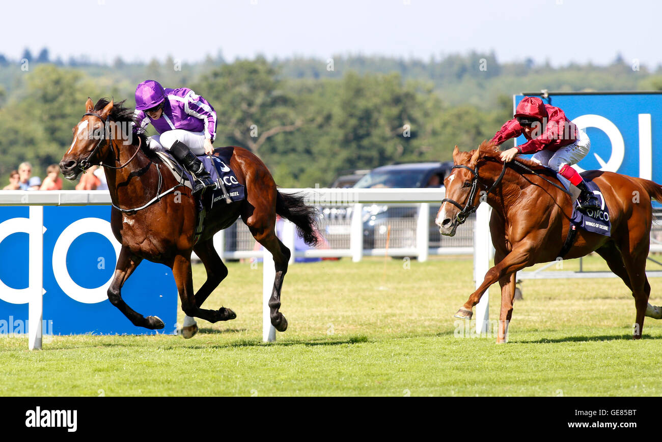 Highland Reel monté par Ryan Moore mène les ailes du désir monté par Frankie Dettori accueil pour gagner le roi George VI et la reine Elizabeth Course courir pendant deux jours du roi George VI Week-end à l'Hippodrome d''Ascot. Appuyez sur ASSCOCIATION Photo. Photo date : Samedi 23 juillet 2016. Histoire voir l'activité de Course Ascot. Crédit photo doit se lire : Julian Herbert/PA Wire. RESTRICTIONS : Utiliser l'objet de restrictions. Usage éditorial uniquement, pas d'utilisation commerciale ou promotionnelle. Pas de ventes privées. Appelez le  +44 (0)1158 447447 pour de plus amples informations. Banque D'Images