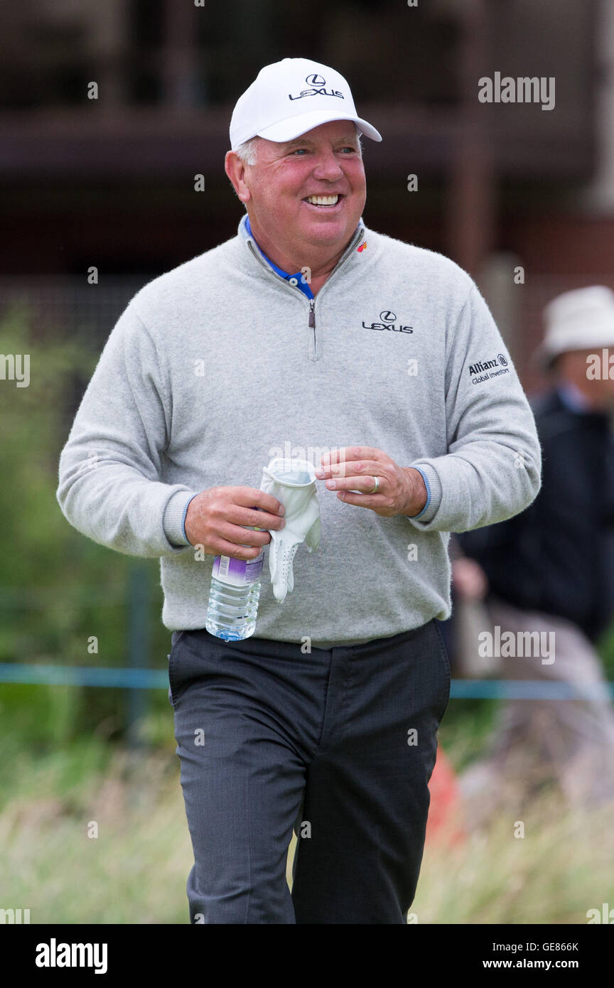 USA's Mark O'Meara est tout sourire lors de la troisième journée du Championnat senior 2016 à Carnoustie Golf Links. Banque D'Images