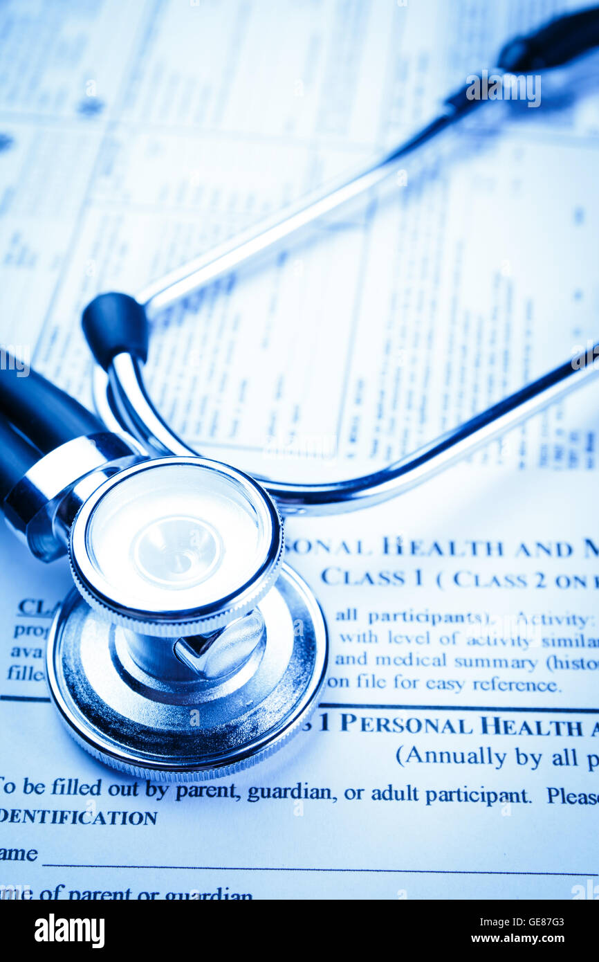 Sous forme de dossier médical avec un stéthoscope Banque D'Images Sous forme de dossier médical avec un stéthoscope Banque D'Images