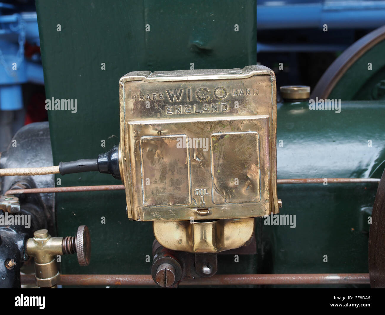 Le « Oude Stationaire Motor » exposé au Musée de la nostalgie et de la technologie de Langenboom est un ancien moteur stationnaire. Il représente les premières technologies mécaniques et l'innovation industrielle. Le moteur met en valeur les progrès techniques de l’époque et est une exposition clé dans la collection de technologie historique du musée. Banque D'Images