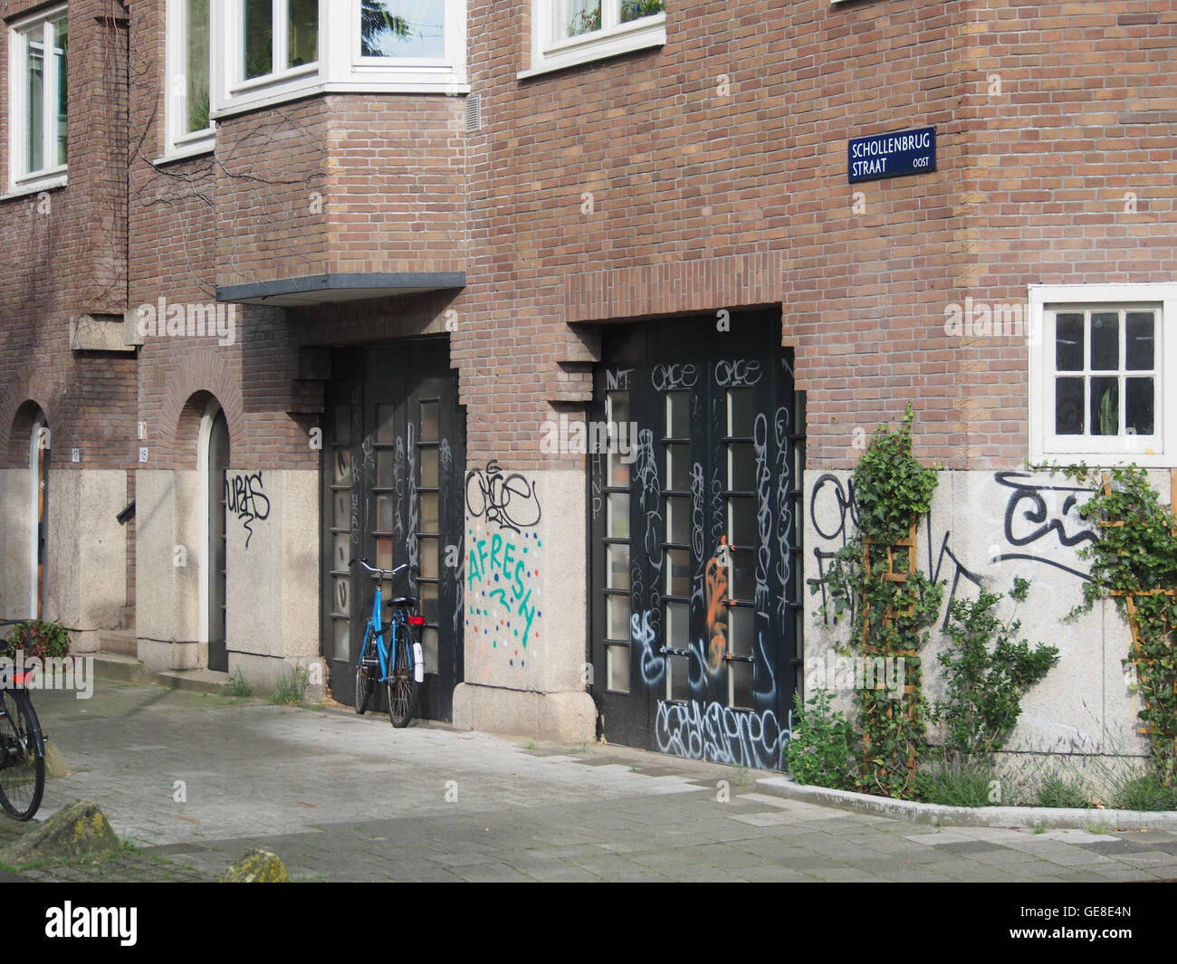 « Allegory of Touch » de Juan de Arellano de son atelier est un chef-d'œuvre baroque, mettant en valeur des couleurs vives et un symbolisme complexe, faisant partie d'une série représentant les cinq sens. Banque D'Images