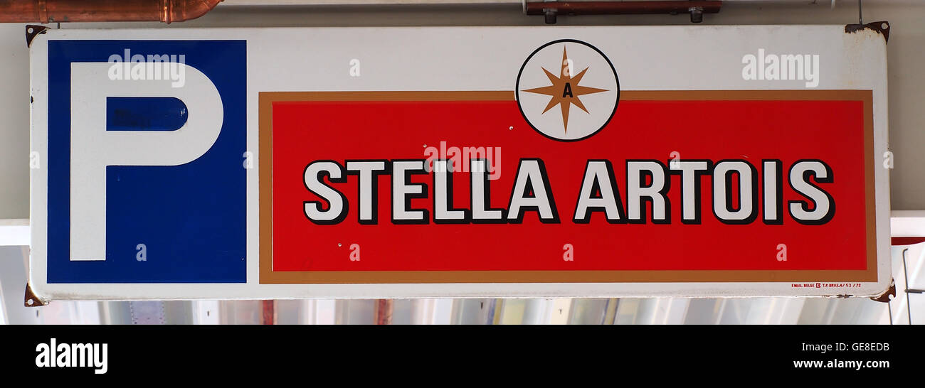 Parking, Stella Artois Emaille reclamebord Banque D'Images