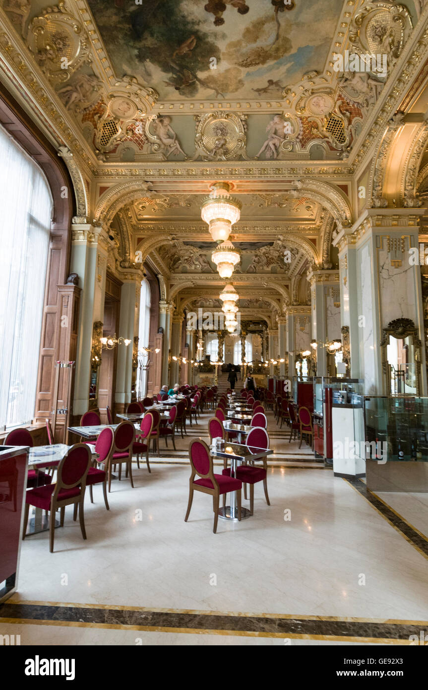 L'intérieur de la New York Cafe avec son vieux charme de la mode fait partie de l'hôtel Boscolo Budapest Hotel, un hôtel de luxe 5 étoiles, forme Banque D'Images