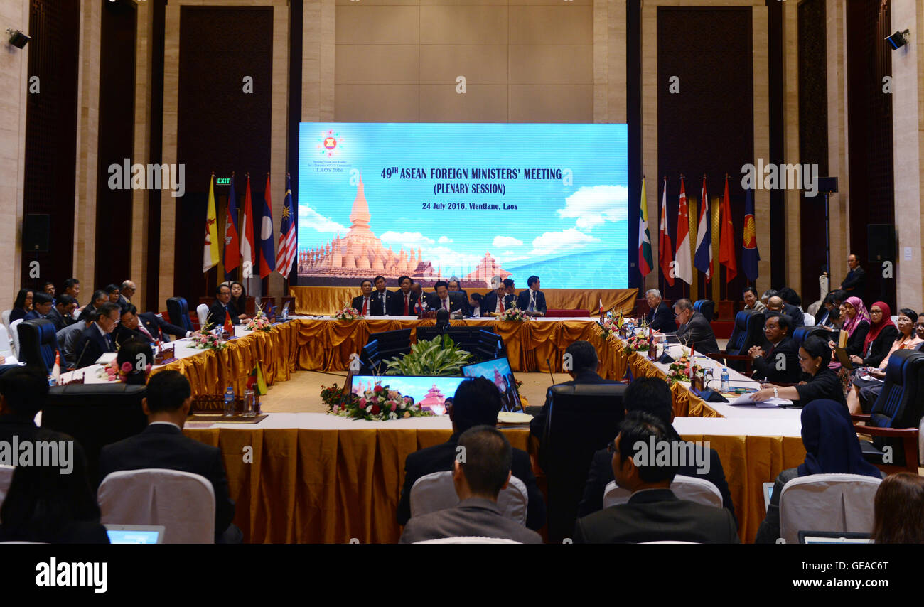 Vientiane. 24 juillet, 2016. Photo prise le 24 juillet 2016 montre la réunion des ministres des affaires étrangères de l'Asean à Vientiane, capitale du Laos. La 49e réunion des ministres des affaires étrangères de l'ANASE a donné le coup d'ici dimanche. © Liu Yun/Xinhua/Alamy Live News Banque D'Images