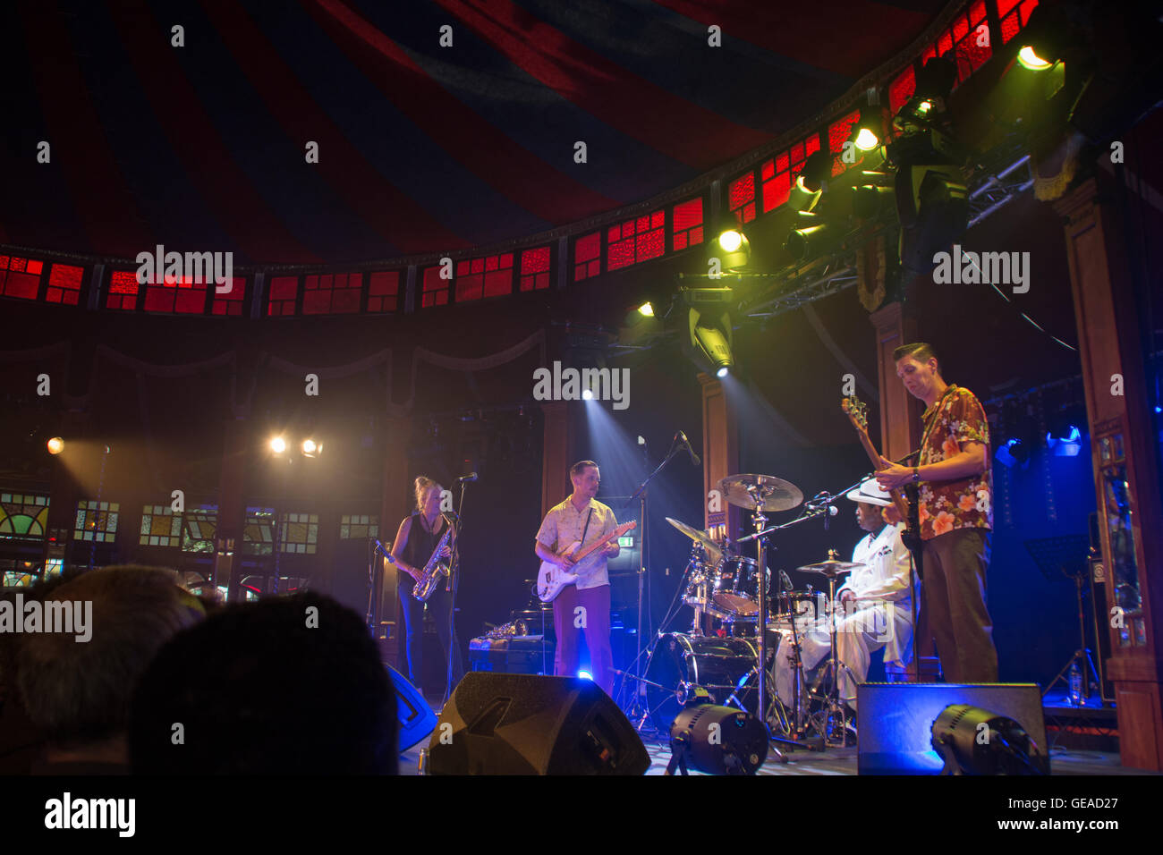Edinburgh Scotland UK, samedi 23 juillet 2016. Willie Le Touch Hayes Blues Band se produiront au Festival de Jazz et Blues, St Andrew Square Spiegeltent Crédit : InfotronTof/Alamy Live News Banque D'Images
