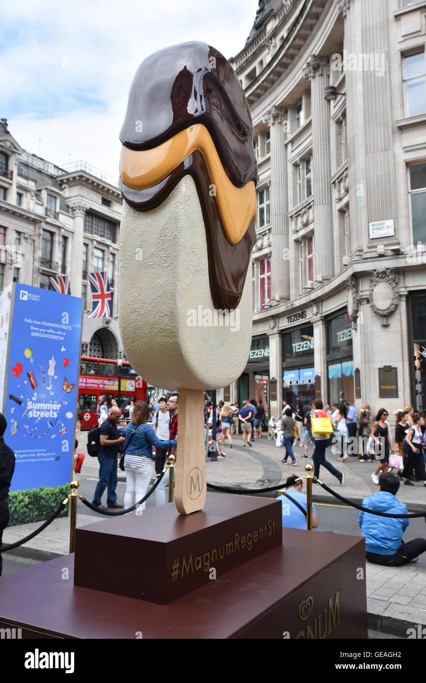 Regent Street, Londres, Royaume-Uni. 24 juillet 2016. Regent Street est fermé tous les dimanches de juillet pour l'été des rues. © Matthieu Chattle Banque D'Images