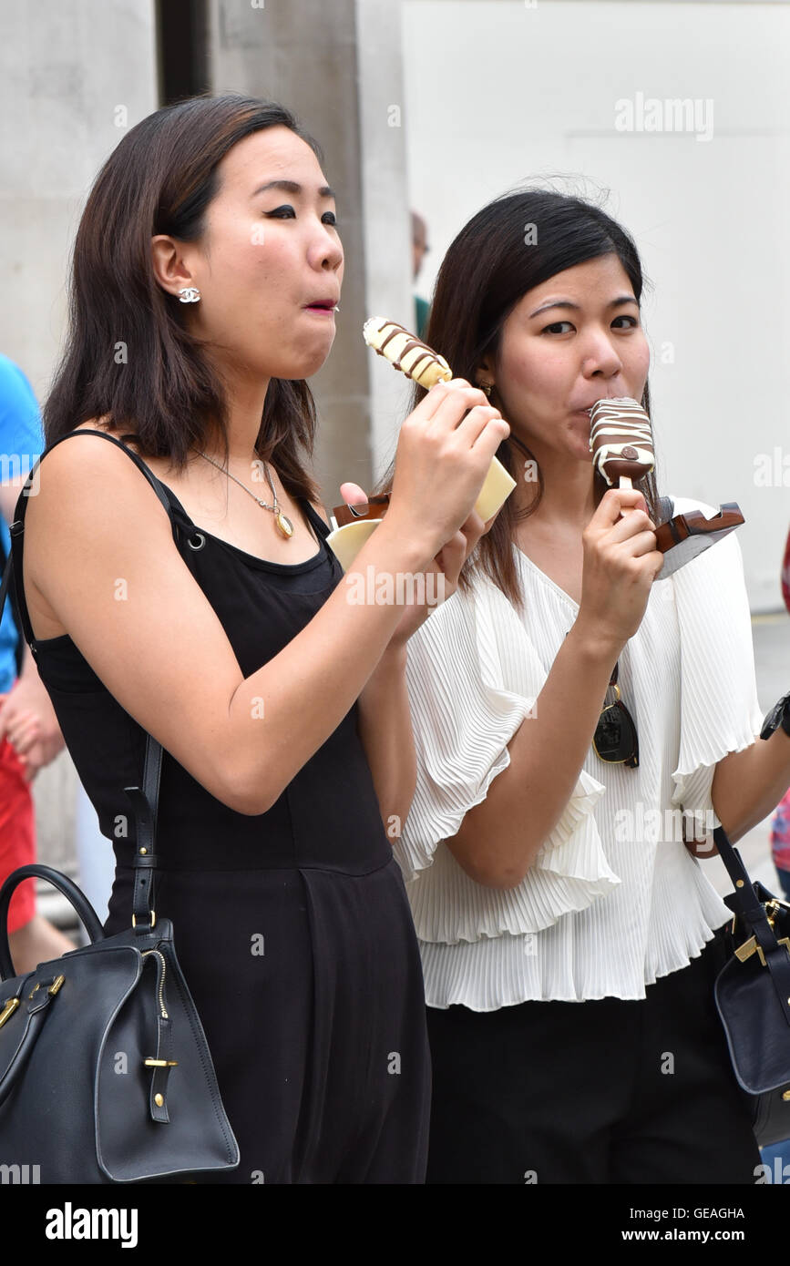 Regent Street, Londres, Royaume-Uni. 24 juillet 2016. Regent Street est fermé tous les dimanches de juillet pour l'été des rues. © Matthieu Chattle Banque D'Images