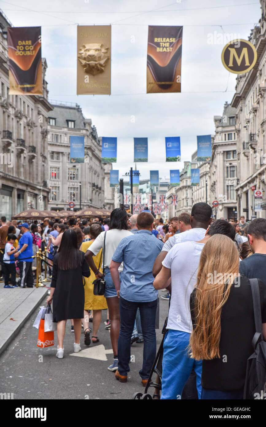 Regent Street, Londres, Royaume-Uni. 24 juillet 2016. Regent Street est fermé tous les dimanches de juillet pour l'été des rues. © Matthieu Chattle Banque D'Images