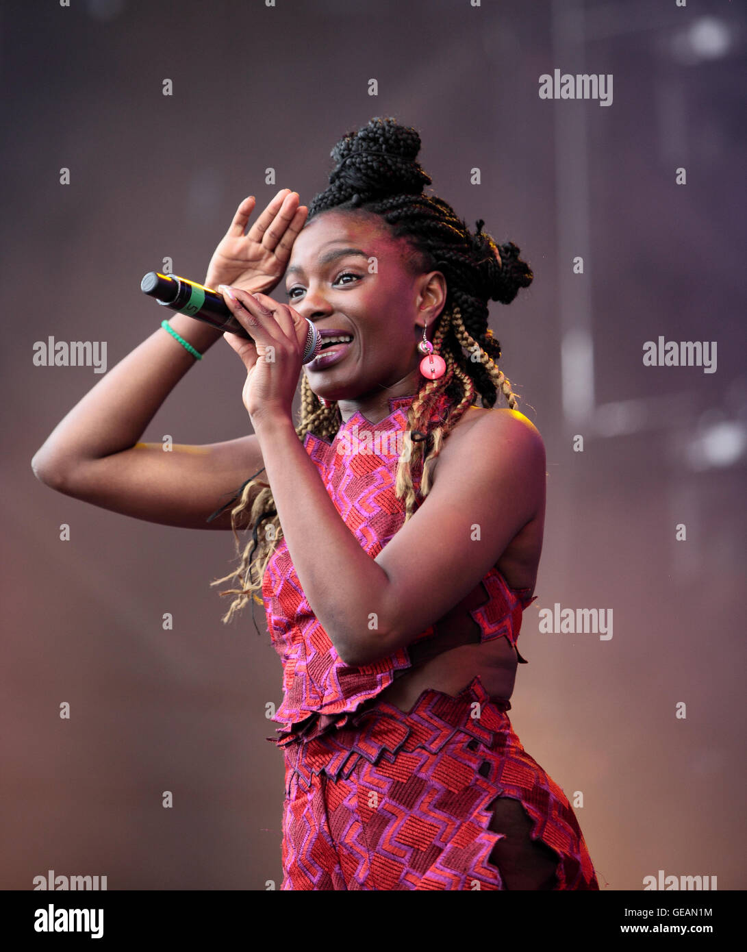 Perth, Écosse, Royaume-Uni 24 Juillet 2016 Shingai Shoniwa, de noisettes, chante au festival chante à la rembobiner Rembobiner Festival, Scone Palace, Perth, Ecosse, UK, Dimanche 24 Juillet Crédit : Derek Allan/Alamy Live News Banque D'Images