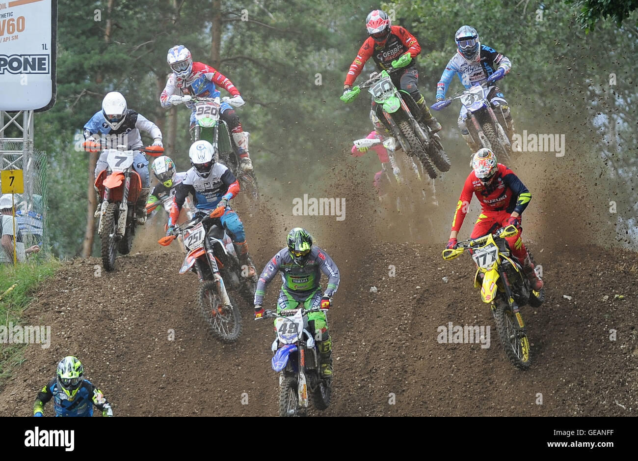 Loket, République tchèque. 24 juillet, 2016. MXGP, Grand Prix de la première course, Loket, région de Sokolov, République tchèque, le dimanche, 24 juillet, 2016. © Pavel Nemecek/CTK Photo/Alamy Live News Banque D'Images