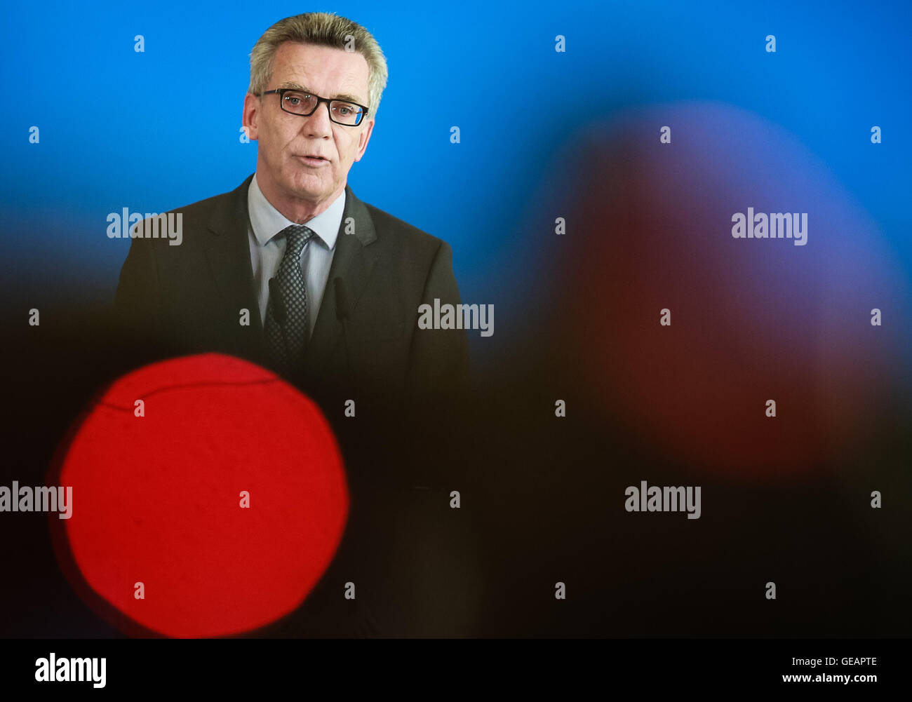 Berlin, Allemagne. Le 25 juillet, 2016. Le ministre allemand de l'intérieur Thomas de Maizière traite d'une conférence de presse à Berlin, Allemagne, 25 juillet 2016. Thomas de Maizière, a déclaré lundi le terrorisme d'un lien à l'attaque suicide dans Ansbach ne peut être exclu. Credit : Zhang Fan/Xinhua/Alamy Live News Banque D'Images