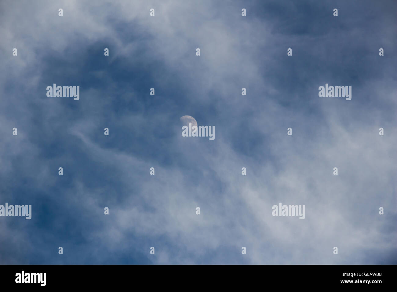 Lune au cours de la journée Banque D'Images