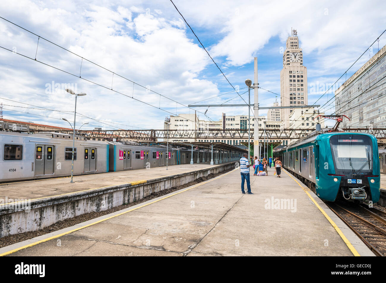 RIO DE JANEIRO - le 4 mars 2016 : SuperVia de train à la gare centrale du Brésil vous transportera les spectateurs à des événements olympiques. Banque D'Images