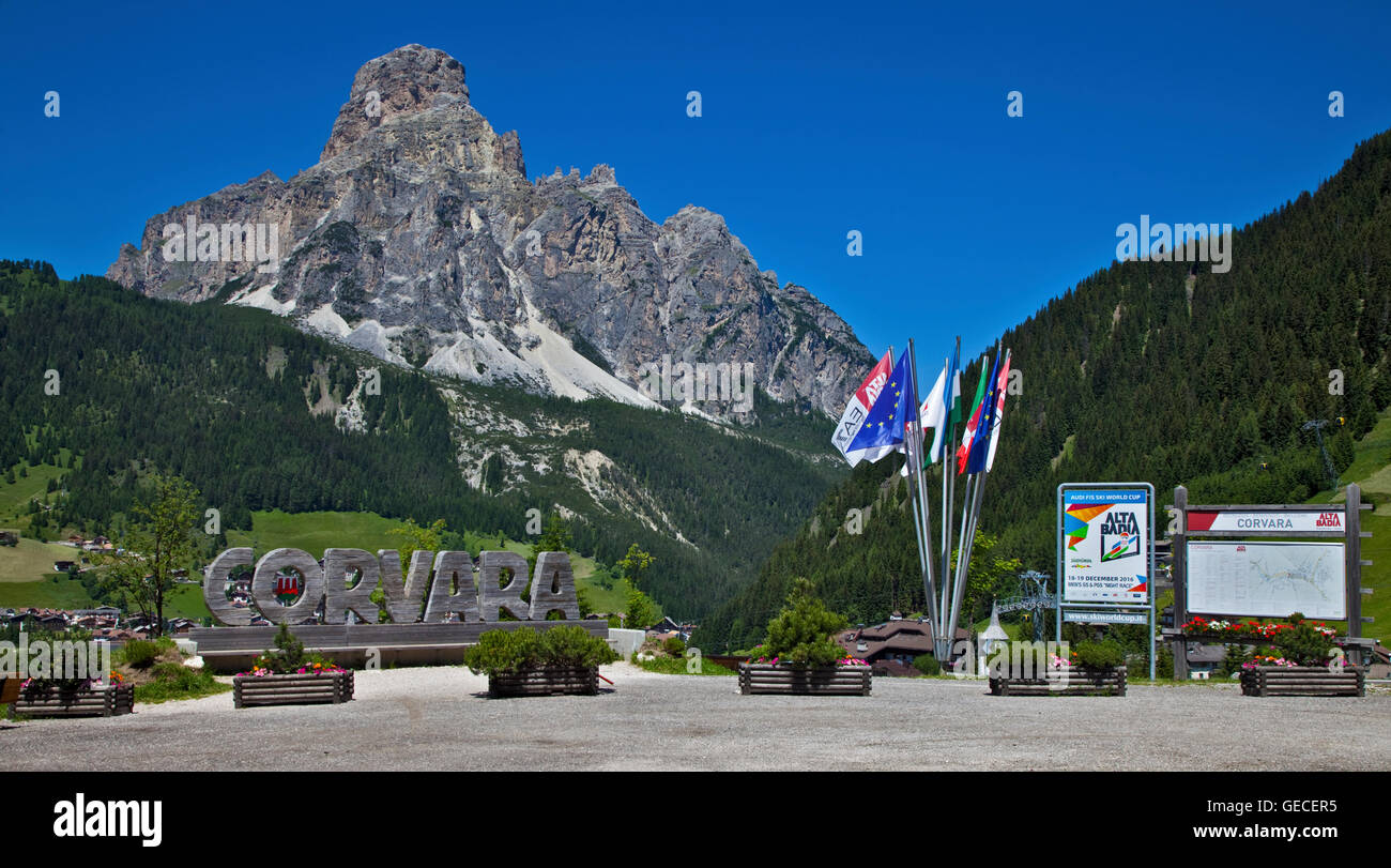 Sassongher Corvara ci-dessus la montagne, Val Badia, Italie Banque D'Images