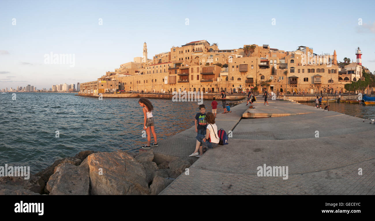 Israël : vue panoramique de la vieille ville de Jaffa et le port au coucher du soleil. Jaffa est la partie la plus ancienne de Tel Aviv Yafo Banque D'Images