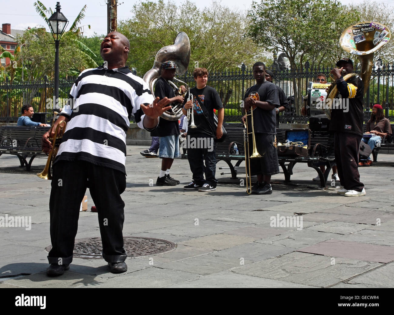 La NOUVELLE ORLÉANS, LOUISIANE - Avril 13 : Un groupe de jazz joue à Jackson Square, 13 avril 2009 à La Nouvelle-Orléans, Louisiane Banque D'Images