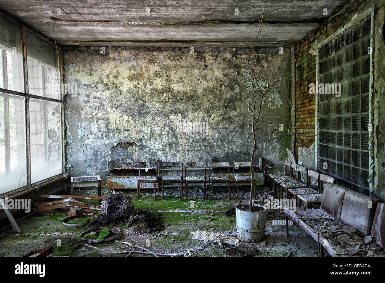 Hôpital de Pripyat salle d'attente. La ville abandonnée de Pripyat dans la zone d'exclusion de Tchernobyl, en Ukraine. Banque D'Images