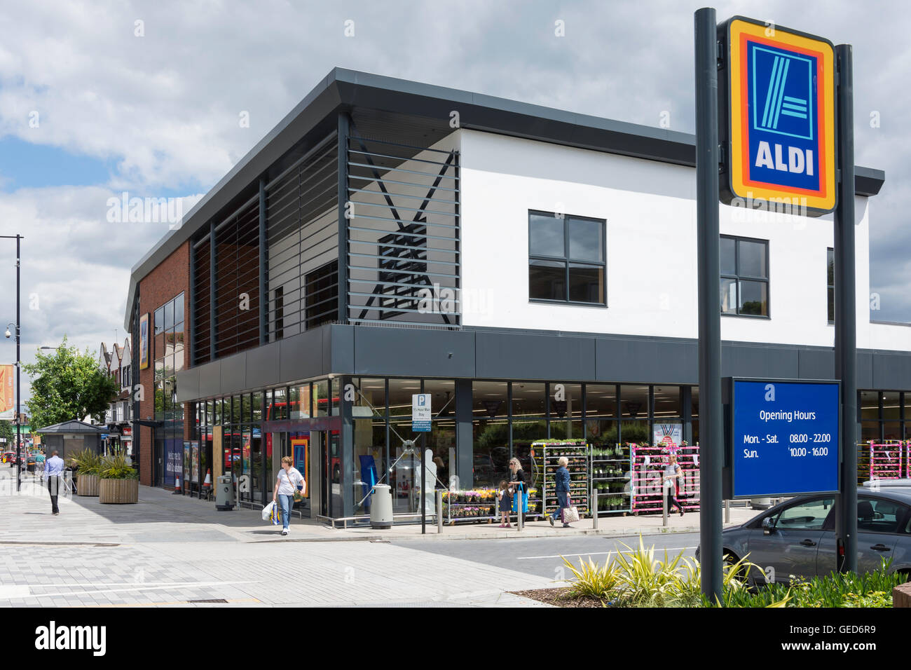 Supermarché Aldi, Brighton Road, Coulsdon, London Borough of London, Greater London, Angleterre, Royaume-Uni Banque D'Images
