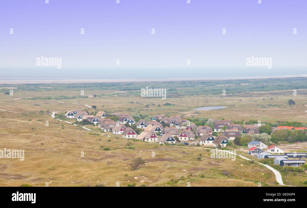 Au vue des maisons typiquement néerlandais sur l'île d'Ameland, Pays-Bas Banque D'Images