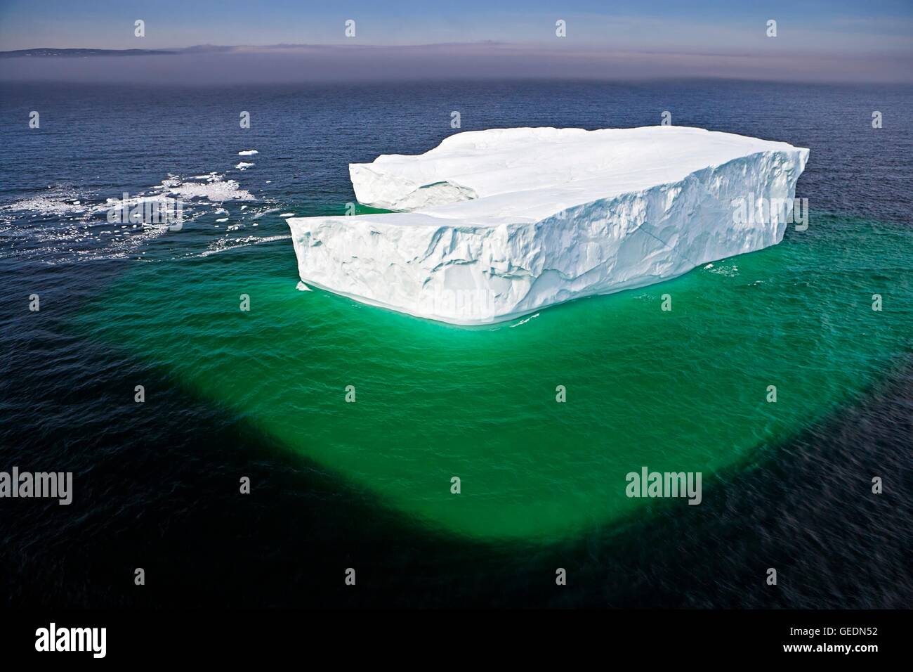 Géographie / Voyages, Canada, Labrador, vue aérienne d'un iceberg dans le détroit de Belle Isle, le sud du Labrador, Labrador, Terre-Neuve-Labrador, Banque D'Images