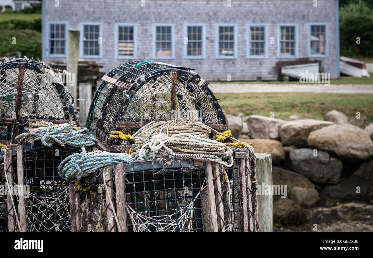 Les casiers à homards et des cordes sur un quai, Chatham, Cape Cod, Massachusetts, USA Banque D'Images