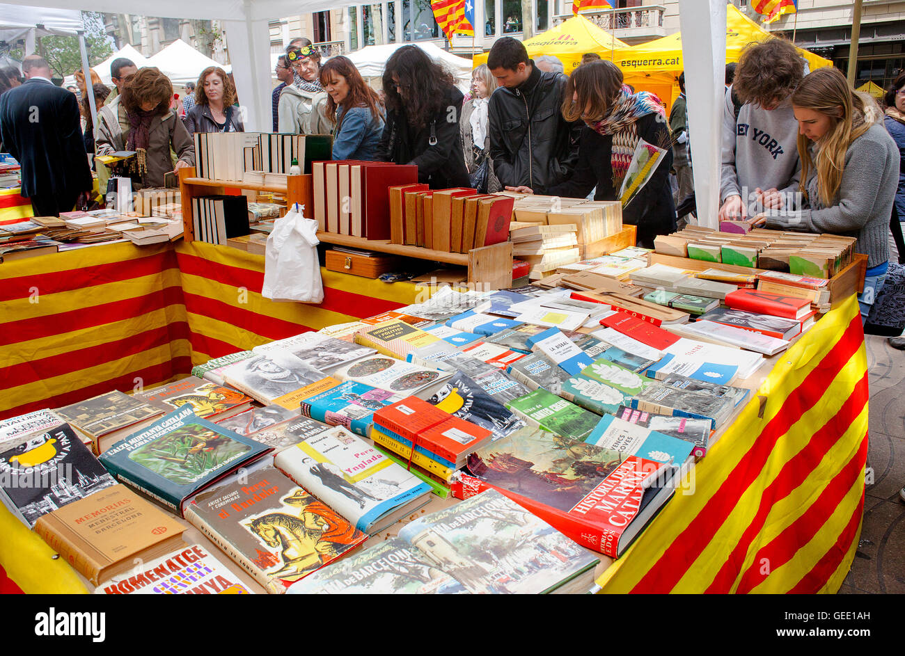 Blocage d'adresses dans la Rambla, le jour de Sant Jordi (23 avril), Barcelone, Catalogne, Espagne Banque D'Images