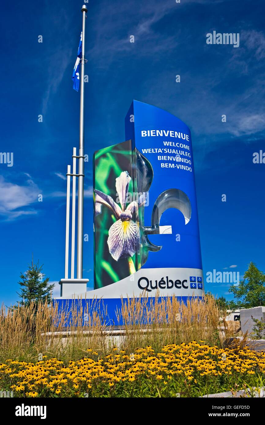 Géographie / Voyages, Canada, Québec, Pointe-a- la-Croix, signe de bienvenue Québec à la fin de la J.C. Pont Van Horne à Pointe-à-la-Croix, Gaspesie, anse, baie des Chaleurs, Banque D'Images