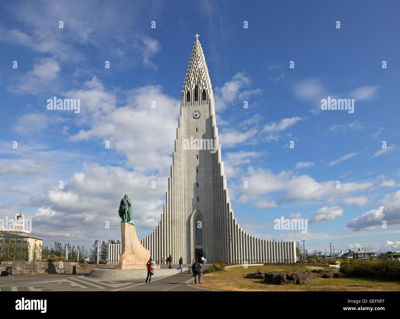 Statue de Leif Eriksson et Hallgrimskirkja, Reykjavik Banque D'Images