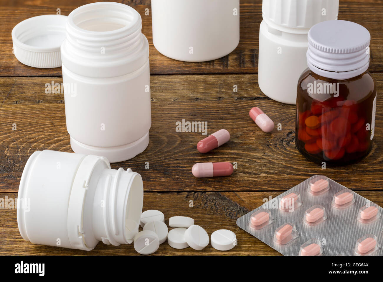 Diverses bouteilles de pilules apothicaire médicale Banque D'Images