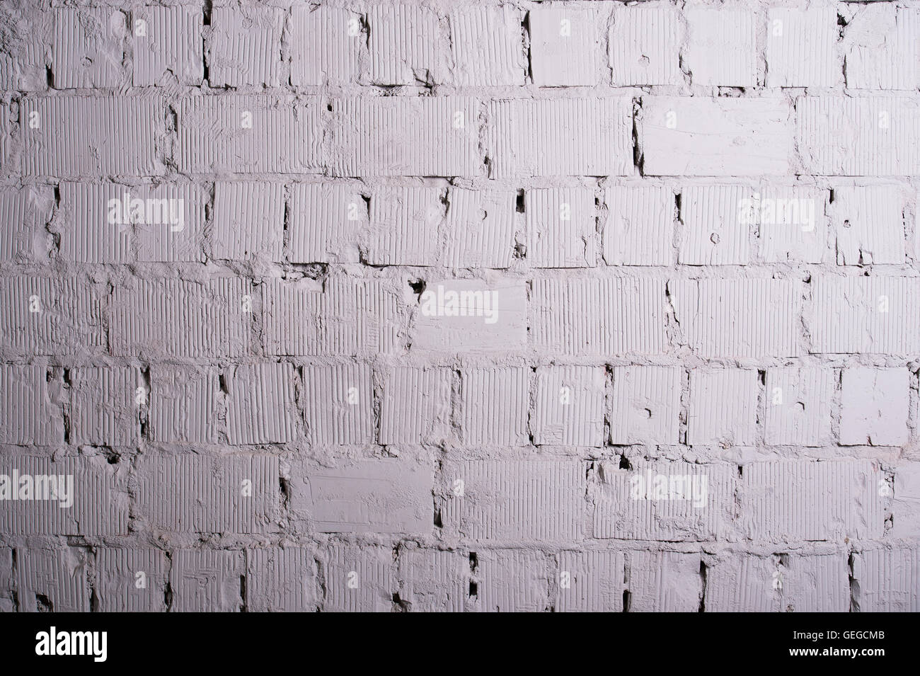 Abstract texture weathered ancien teinté gris clair en stuc et peinture de mur de briques blanches en arrière-plan, chambre rural grungy rusty blocs de pierres apparentes Couleur fond d'architecture horizontale de la technologie Banque D'Images