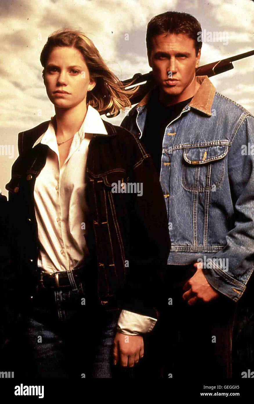 Katie Wright, Lochlyn Munro Clare (Katie Wright) beschuldigt Eddie Spencer (Lochlyn Munro). *** *** Légende locale 1996, l'enlèvement d'Innocence, Entfuehrung Schulschluss Nach Banque D'Images