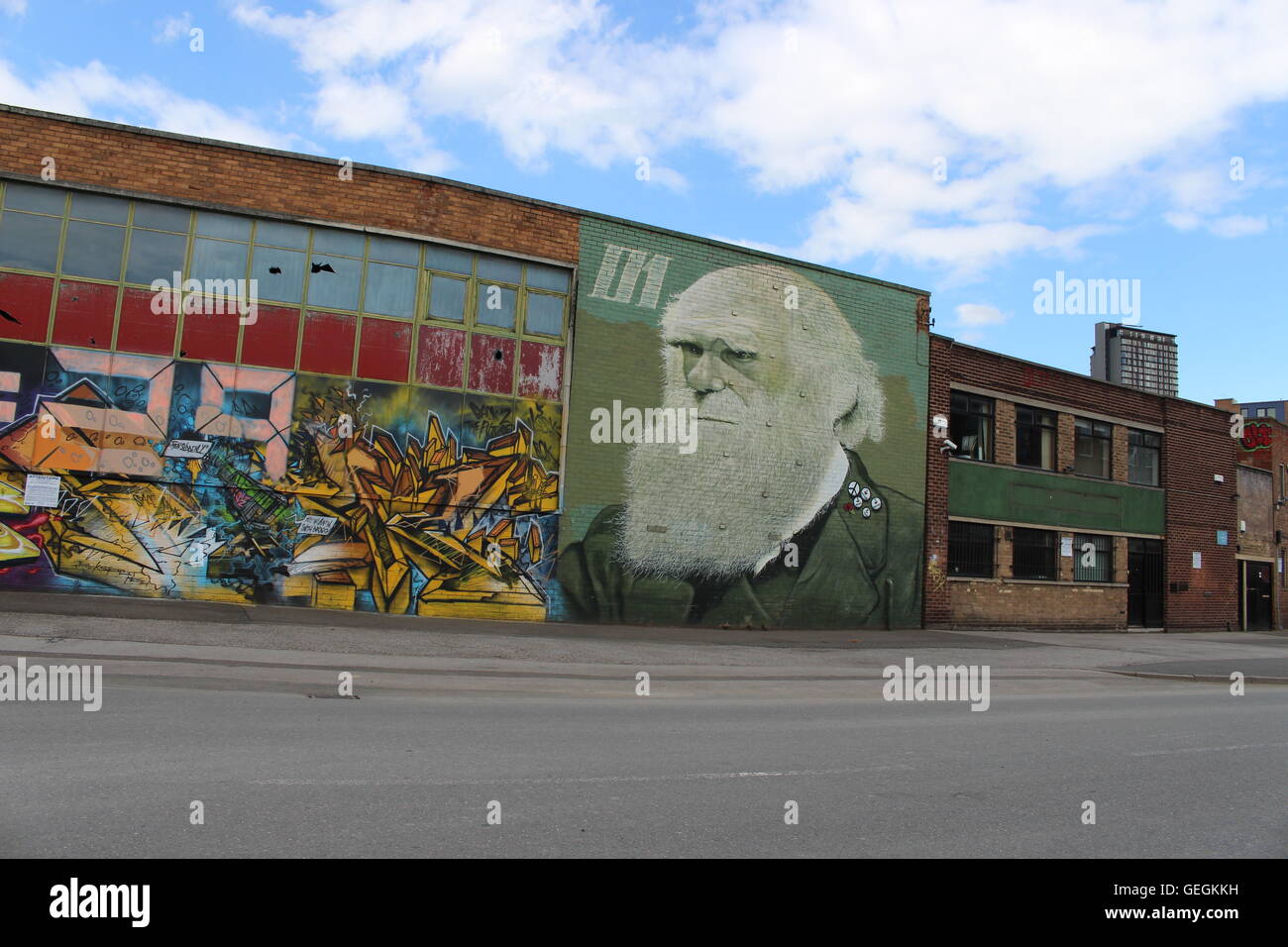 Usine abandonnée avec le street art à Sheffield, Angleterre Banque D'Images