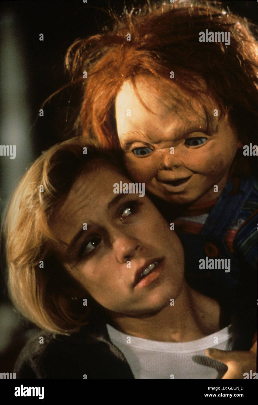 Kylie (Christine Elise) und Killer-Puppe Chucky - 1990, 1990er, années 90, un jeu d'enfant ii, Horrorfilm, Killer, Puppe, doll, Chucky 2 : Die Mörderpuppe Ist Wieder Da Banque D'Images