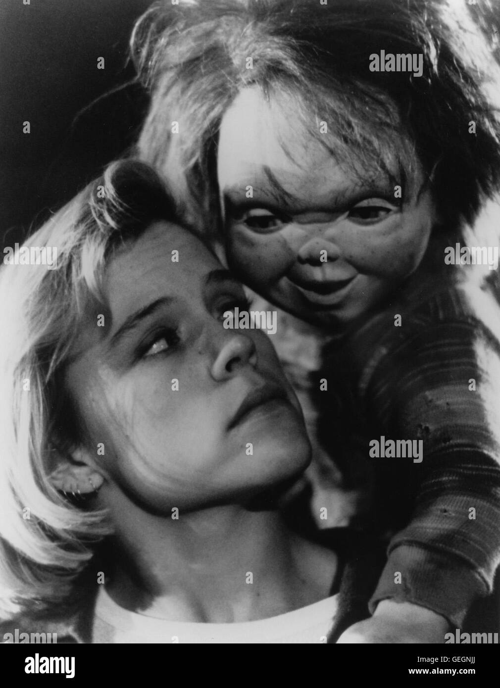 Kylie (Christine Elise) und Killer-Puppe Chucky - 1990, 1990er, années 90, un jeu d'enfant ii, Horrorfilm, Killer, Puppe, doll, Chucky 2 : Die Mörderpuppe Ist Wieder Da Banque D'Images