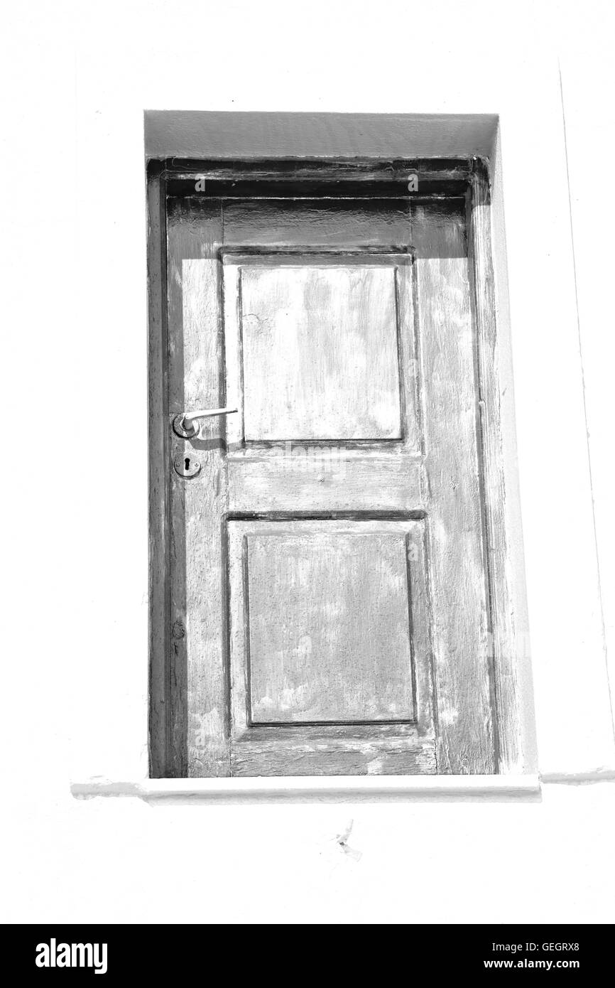 Porte bleue à l'antique village santorini Grèce europe et mur blanc Banque D'Images