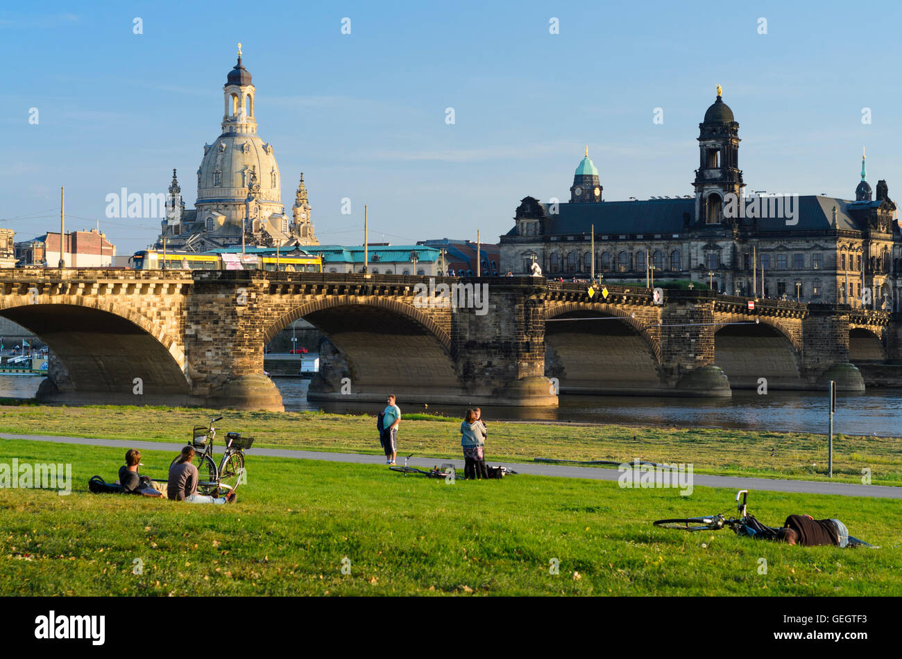 Dresde : Elbe avec Augustus pont , église Frauenkirche et Ständehaus, Allemagne, Sachsen, Texas, United States Banque D'Images