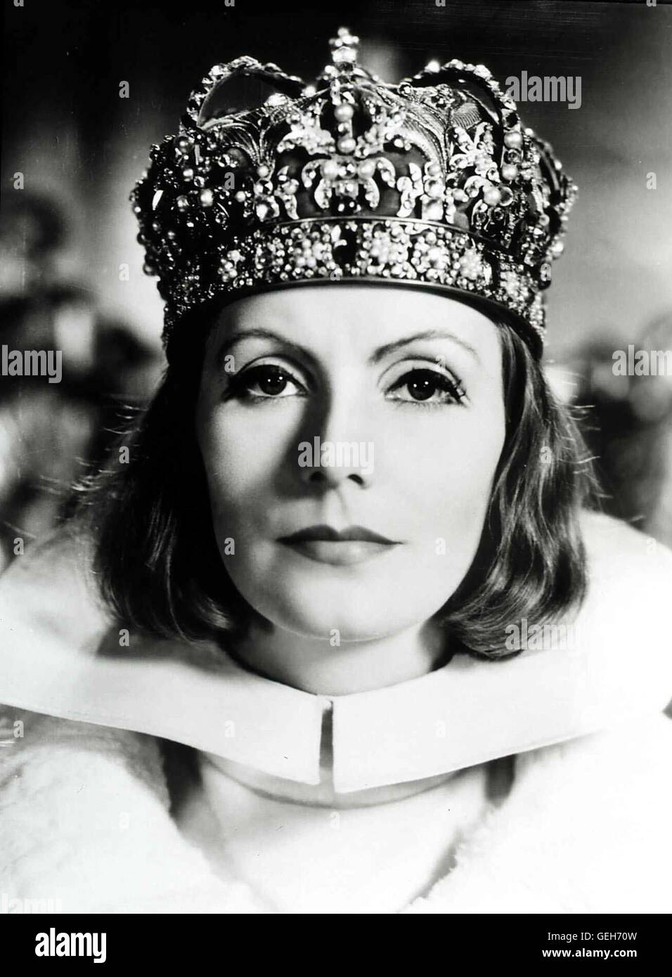 Greta Garbo, glaubt Da sie nicht mehr ohne ihren Geliebten leben zu koennen, Koenigin Christine (Greta Garbo) abdanken.. *** *** Légende locale 1933, années 30, Film, Krone, Portrait, la reine Christine, couronne, historique, Koenigin Christine Banque D'Images