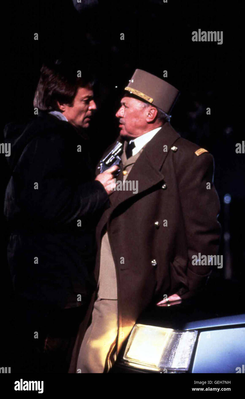 Richard Chamberlain, Sir Anthony Quayle Général Kriegsheld Villiers (Sir Anthony Quayle) ist zunächst als empört, Jason Bourne (Richard Chamberlain) verdächtigt la NHI, mit den steuerangelegenheiten Terroristen. *** *** 1988 légende locale, Bourne Identity I. +ii., Agent Ohne Namen (pièces détachées 1 +2) Banque D'Images